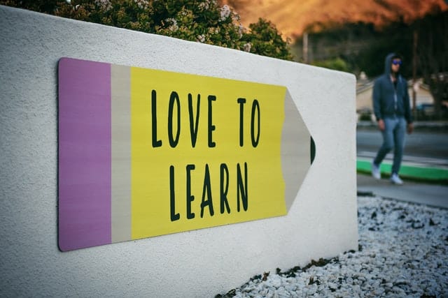 A sign that says "Love to learn"